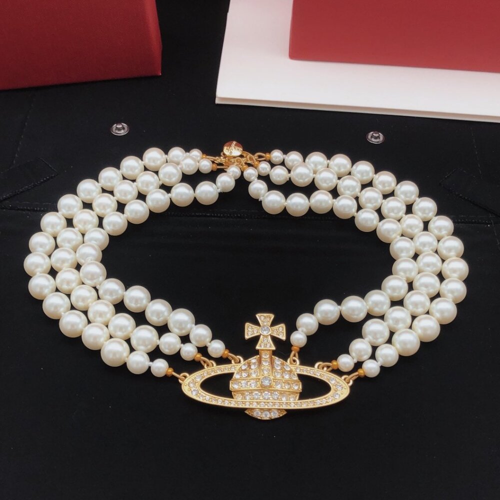 Vivienne Westwood Women's Pearl Fashion Necklace